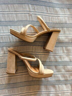 DV Dolce Vita Pyro Platform Block Heel Sandal Soft Gold Size 9